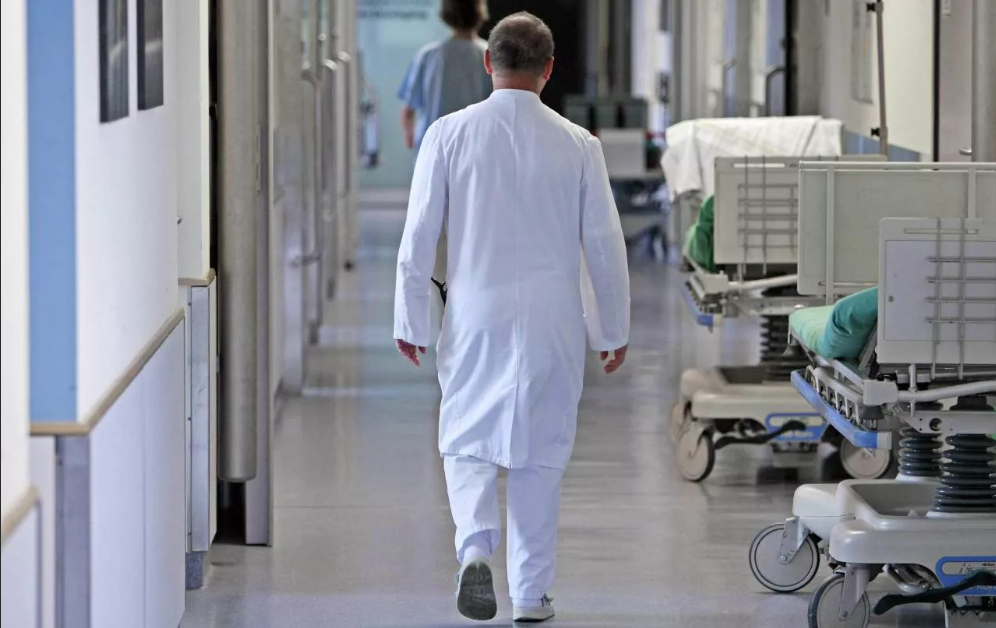 За первые шесть месяцев текущего года в РФ на 2% сократилась численность врачей
