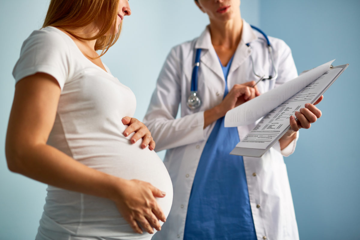 Число фиксаций случаев нарушений при ведении беременности и родовспоможения в рамках ОМС сократилось на треть